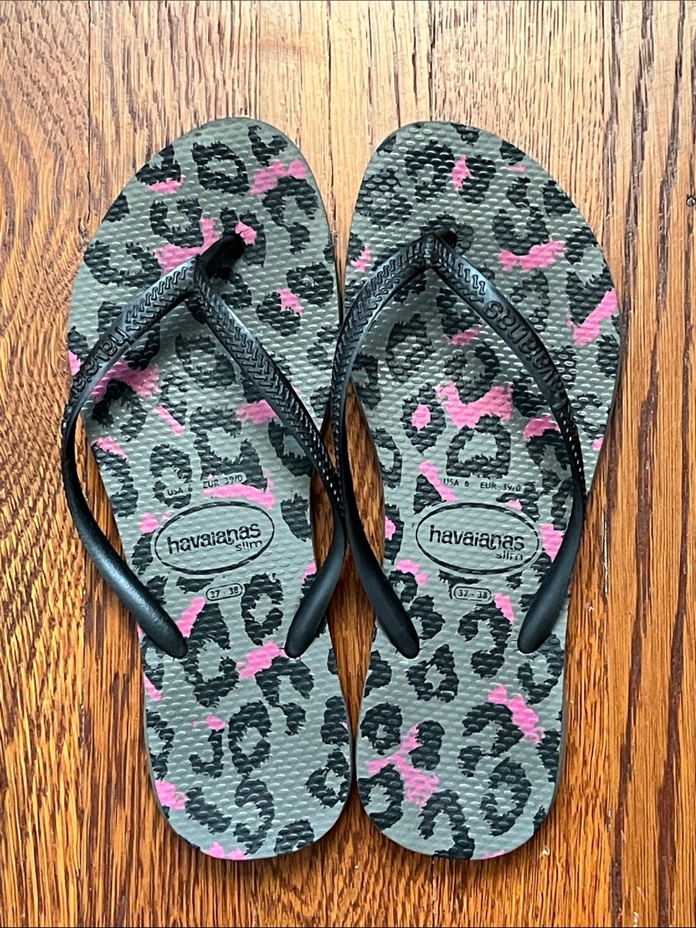 Havaianas Slim Size 6 Grey and Pink Leopard Flip Flops